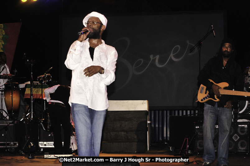 Beres Hammond @ Red Stripe Reggae Sumfest 2008 International Night 2, Catherine Hall, Montego Bay - Saturday, July 19, 2008 - Reggae Sumfest 2008 July 13 - July 19, 2008 - Photographs by Net2Market.com - Barry J. Hough Sr. Photojournalist/Photograper - Photographs taken with a Nikon D300 - Negril Travel Guide, Negril Jamaica WI - http://www.negriltravelguide.com - info@negriltravelguide.com...!