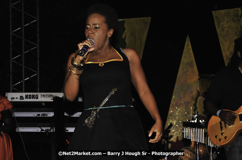 Etana @ Red Stripe Reggae Sumfest 2008 International Night 2, Catherine Hall, Montego Bay - Saturday, July 19, 2008 - Reggae Sumfest 2008 July 13 - July 19, 2008 - Photographs by Net2Market.com - Barry J. Hough Sr. Photojournalist/Photograper - Photographs taken with a Nikon D300 - Negril Travel Guide, Negril Jamaica WI - http://www.negriltravelguide.com - info@negriltravelguide.com...!