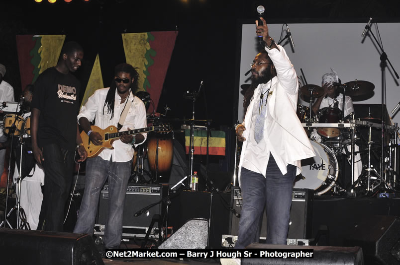 Tarrus Riley @ Red Stripe Reggae Sumfest 2008 International Night 2, Catherine Hall, Montego Bay - Saturday, July 19, 2008 - Reggae Sumfest 2008 July 13 - July 19, 2008 - Photographs by Net2Market.com - Barry J. Hough Sr. Photojournalist/Photograper - Photographs taken with a Nikon D300 - Negril Travel Guide, Negril Jamaica WI - http://www.negriltravelguide.com - info@negriltravelguide.com...!