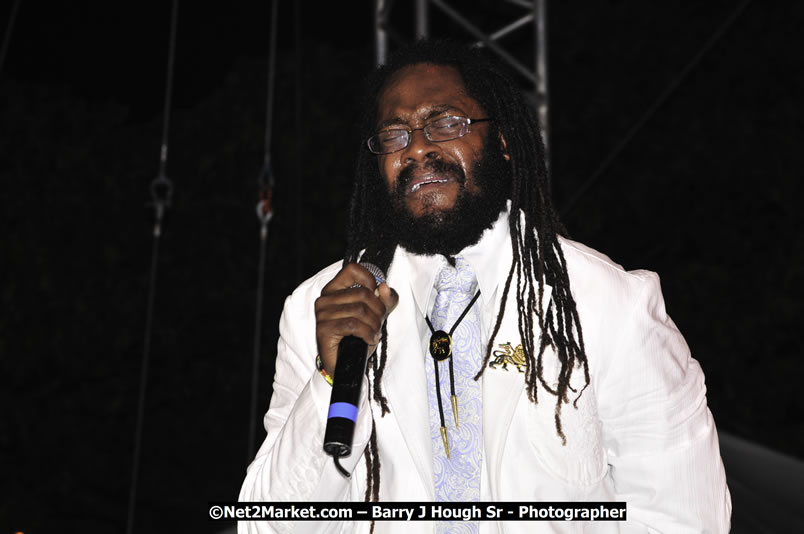 Tarrus Riley @ Red Stripe Reggae Sumfest 2008 International Night 2, Catherine Hall, Montego Bay - Saturday, July 19, 2008 - Reggae Sumfest 2008 July 13 - July 19, 2008 - Photographs by Net2Market.com - Barry J. Hough Sr. Photojournalist/Photograper - Photographs taken with a Nikon D300 - Negril Travel Guide, Negril Jamaica WI - http://www.negriltravelguide.com - info@negriltravelguide.com...!