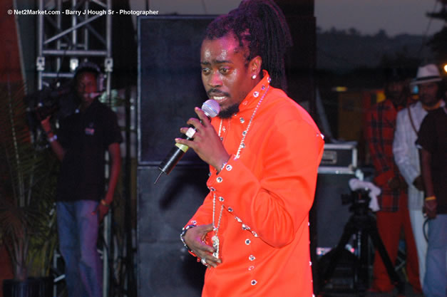 Beenie Man - Red Stripe Reggae Sumfest 2006 - Stormfront - The Blazing Dance Hall Night - Thursday, July 20, 2006 - Catherine Hall Venue - Montego Bay, Jamaica - Negril Travel Guide, Negril Jamaica WI - http://www.negriltravelguide.com - info@negriltravelguide.com...!