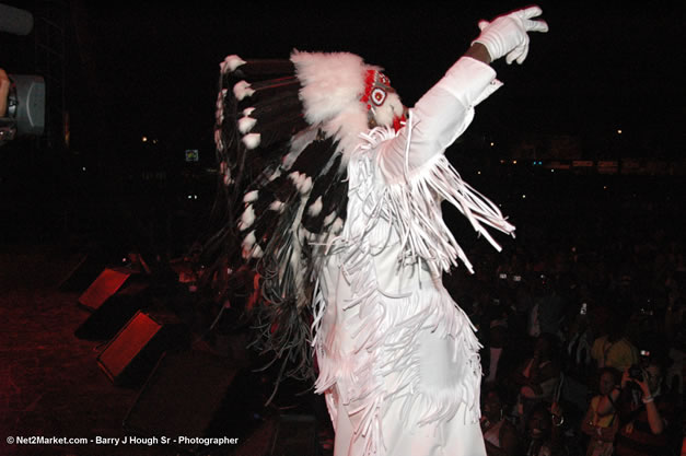 Elephant Man - Red Stripe Reggae Sumfest 2006 - Stormfront - The Blazing Dance Hall Night - Thursday, July 20, 2006 - Catherine Hall Venue - Montego Bay, Jamaica - Negril Travel Guide, Negril Jamaica WI - http://www.negriltravelguide.com - info@negriltravelguide.com...!