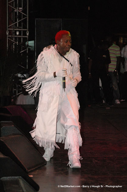 Elephant Man - Red Stripe Reggae Sumfest 2006 - Stormfront - The Blazing Dance Hall Night - Thursday, July 20, 2006 - Catherine Hall Venue - Montego Bay, Jamaica - Negril Travel Guide, Negril Jamaica WI - http://www.negriltravelguide.com - info@negriltravelguide.com...!