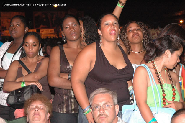 Venue - Audience at Red Stripe Reggae Sumfest 2006 - The Summit - Jamaica's Greatest, The World's Best - Saturday, July 22, 2006 - Montego Bay, Jamaica - Negril Travel Guide, Negril Jamaica WI - http://www.negriltravelguide.com - info@negriltravelguide.com...!