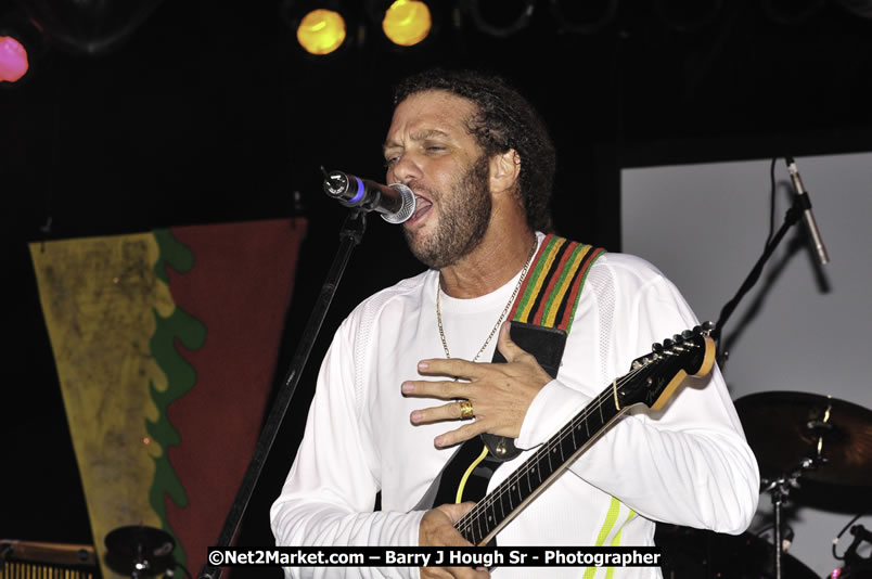 Andy Vernon @ Reggae Sumfest 2008 International Night 2, Catherine Hall, Montego Bay - Saturday, July 19, 2008 - Reggae Sumfest 2008 July 13 - July 19, 2008 - Photographs by Net2Market.com - Barry J. Hough Sr. Photojournalist/Photograper - Photographs taken with a Nikon D300 - Negril Travel Guide, Negril Jamaica WI - http://www.negriltravelguide.com - info@negriltravelguide.com...!