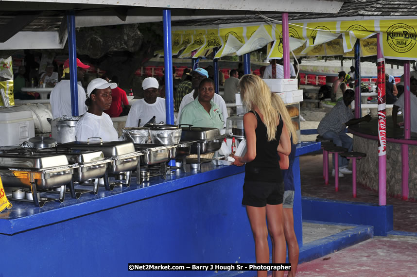 Reggae Sumfest Beach Party at Tropical Beach, Montego Bay - Sunday, July 13, 2008 - Negril Travel Guide, Negril Jamaica WI - http://www.negriltravelguide.com - info@negriltravelguide.com...!