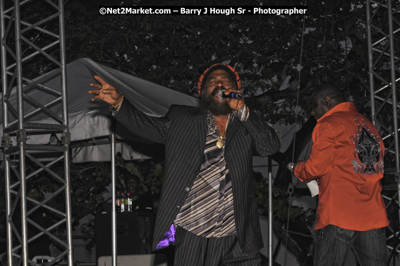 John Holt @ Reggae Sumfest 2008 International Night 2, Catherine Hall, Montego Bay - Saturday, July 19, 2008 - Reggae Sumfest 2008 July 13 - July 19, 2008 - Photographs by Net2Market.com - Barry J. Hough Sr. Photojournalist/Photograper - Photographs taken with a Nikon D300 - Negril Travel Guide, Negril Jamaica WI - http://www.negriltravelguide.com - info@negriltravelguide.com...!