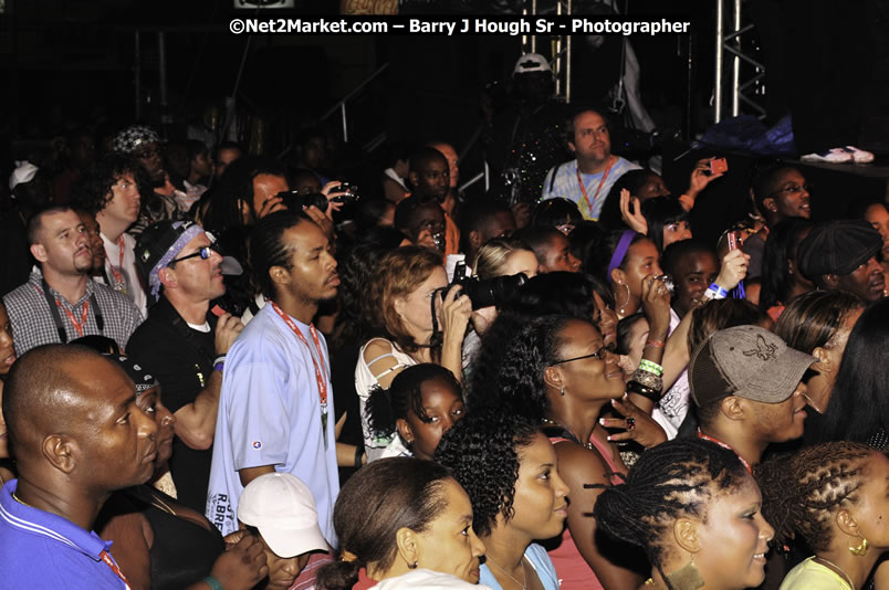 Lil Wayne @ Reggae Sumfest 2008 International Night 2, Catherine Hall, Montego Bay - Saturday, July 19, 2008 - Reggae Sumfest 2008 July 13 - July 19, 2008 - Photographs by Net2Market.com - Barry J. Hough Sr. Photojournalist/Photograper - Photographs taken with a Nikon D300 - Negril Travel Guide, Negril Jamaica WI - http://www.negriltravelguide.com - info@negriltravelguide.com...!