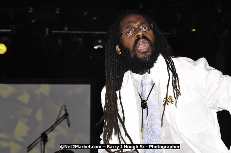 Tarrus Riley @ Reggae Sumfest 2008 International Night 2, Catherine Hall, Montego Bay - Saturday, July 19, 2008 - Reggae Sumfest 2008 July 13 - July 19, 2008 - Photographs by Net2Market.com - Barry J. Hough Sr. Photojournalist/Photograper - Photographs taken with a Nikon D300 - Negril Travel Guide, Negril Jamaica WI - http://www.negriltravelguide.com - info@negriltravelguide.com...!