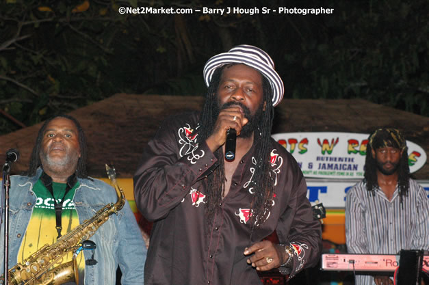 Tarrus Riley, Jimmy Riley, and Dwayne Stephensen - Money Cologne Promotions in association with "British Link Up" presents Summer Jam featuring She's Royal Tarrus Riley & Jimmy Riley - Plus Ras Slick, Sham Dawg, and Whiskey Bagio @ Roots Bamboo, Norman Manley Boulevard, Negril, Jamaica W.I. - Backed up Dean Fraser & The Hurricanne Band - MC Barry G and Rev. BB - July 25, 2007 - Negril Travel Guide.com, Negril Jamaica WI - http://www.negriltravelguide.com - info@negriltravelguide.com...!