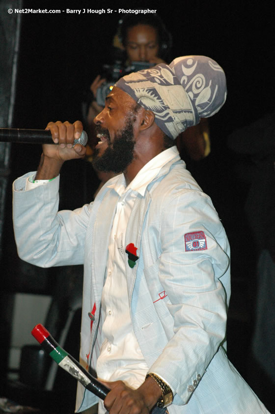 Lutan Fyah - Smile Jamaica, Nine Miles, St Anns, Jamaica - Saturday, February 10, 2007 - The Smile Jamaica Concert, a symbolic homecoming in Bob Marley's birthplace of Nine Miles - Negril Travel Guide, Negril Jamaica WI - http://www.negriltravelguide.com - info@negriltravelguide.com...!