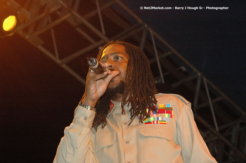 M - Smile Jamaica, Nine Miles, St Anns, Jamaica - Saturday, February 10, 2007 - The Smile Jamaica Concert, a symbolic homecoming in Bob Marley's birthplace of Nine Miles - Negril Travel Guide, Negril Jamaica WI - http://www.negriltravelguide.com - info@negriltravelguide.com...!