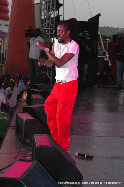 Beenie Man - Red Stripe Reggae Sumfest 2006 - Stormfront - The Blazing Dance Hall Night - Thursday, July 20, 2006 - Catherine Hall Venue - Montego Bay, Jamaica - Negril Travel Guide, Negril Jamaica WI - http://www.negriltravelguide.com - info@negriltravelguide.com...!