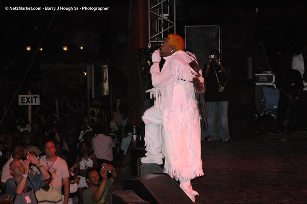 Elephant Man - Red Stripe Reggae Sumfest 2006 - Stormfront - The Blazing Dance Hall Night - Thursday, July 20, 2006 - Catherine Hall Venue - Montego Bay, Jamaica - Negril Travel Guide, Negril Jamaica WI - http://www.negriltravelguide.com - info@negriltravelguide.com...!