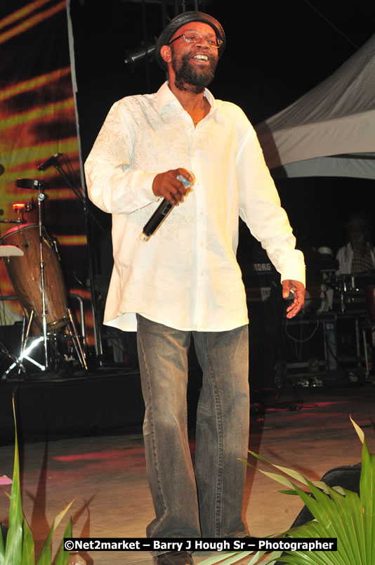 Beres Hammond @ Unite The People An International Reggae Fest, Featuring: Beres Hammond, Coco T, Queen Ifrica, Khalil, Cameal Davis, Iley Dread, Rochelle, Geoffrey Star, Ras Penco, Kool DeLoy, Otis Gayle, J.McKay, Tiney Winey, Venue at Norman Manley Boulevard, Negril, Westmoreland, Jamaica - Saturday, April 4, 2009 - Photographs by Net2Market.com - Barry J. Hough Sr, Photographer/Photojournalist - Negril Travel Guide, Negril Jamaica WI - http://www.negriltravelguide.com - info@negriltravelguide.com...!