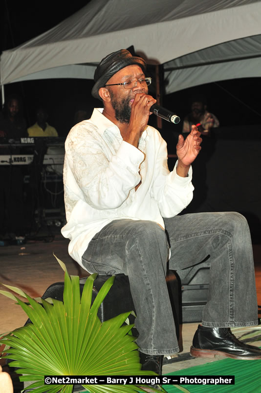 Beres Hammond @ Unite The People An International Reggae Fest, Featuring: Beres Hammond, Coco T, Queen Ifrica, Khalil, Cameal Davis, Iley Dread, Rochelle, Geoffrey Star, Ras Penco, Kool DeLoy, Otis Gayle, J.McKay, Tiney Winey, Venue at Norman Manley Boulevard, Negril, Westmoreland, Jamaica - Saturday, April 4, 2009 - Photographs by Net2Market.com - Barry J. Hough Sr, Photographer/Photojournalist - Negril Travel Guide, Negril Jamaica WI - http://www.negriltravelguide.com - info@negriltravelguide.com...!