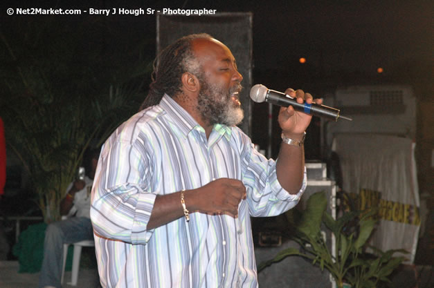 Freddie McGregor @ Western Consciousness 2007 - Presented by King of Kings Productons - Saturday, April 28, 2007 - Llandilo Cultural Centre, Savanna-La-Mar, Westmoreland, Jamaica W.I. - Negril Travel Guide, Negril Jamaica WI - http://www.negriltravelguide.com - info@negriltravelguide.com...!